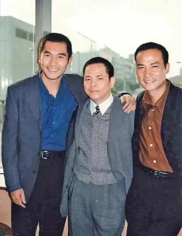 2012年，崩牙驹出狱后找到小弟洗米华说：“当初我借你三千万，如今我要十