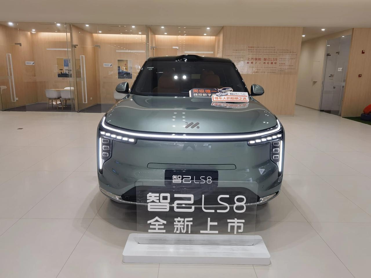 很多人试驾智己LS8，都会被第一口手感“劝退”，我当初也一样。提车刚上手的第一个