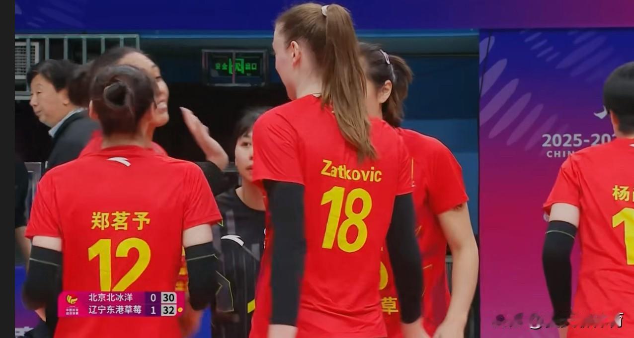 辽宁女排第一局竟然赢了北京女排，换帅之后果然不一样了，从上一场比赛就可以看出来逐