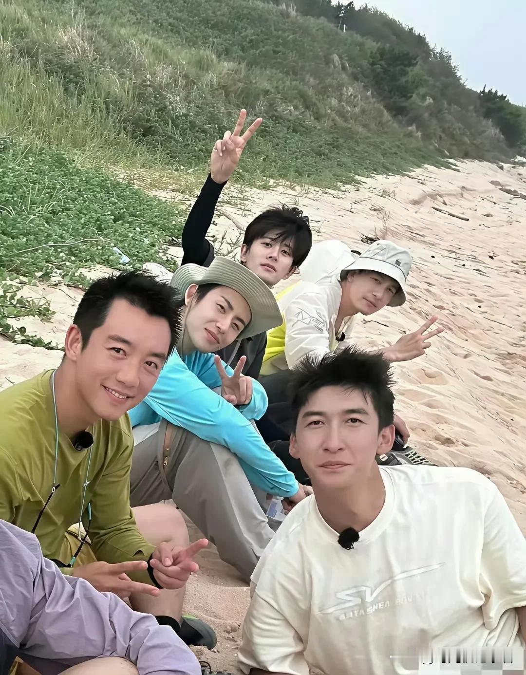 《嗨放派》任嘉伦、郑恺、孙艺洲、王琳凯、李昀锐等男星全素颜，原来也挺帅气，没有浓
