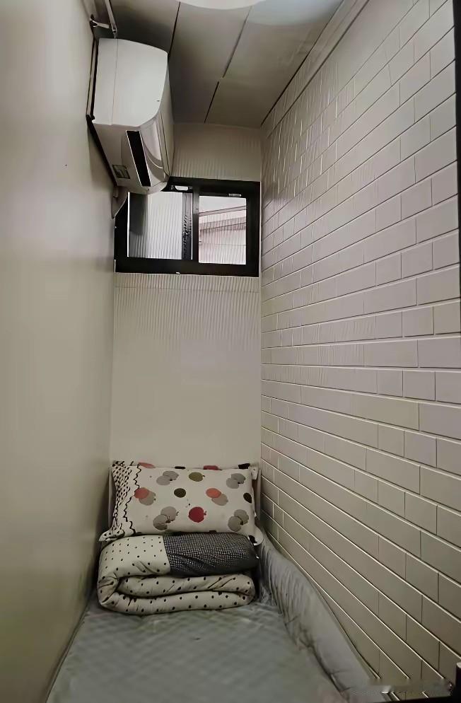 坐标上海，一个月九百贵不贵？