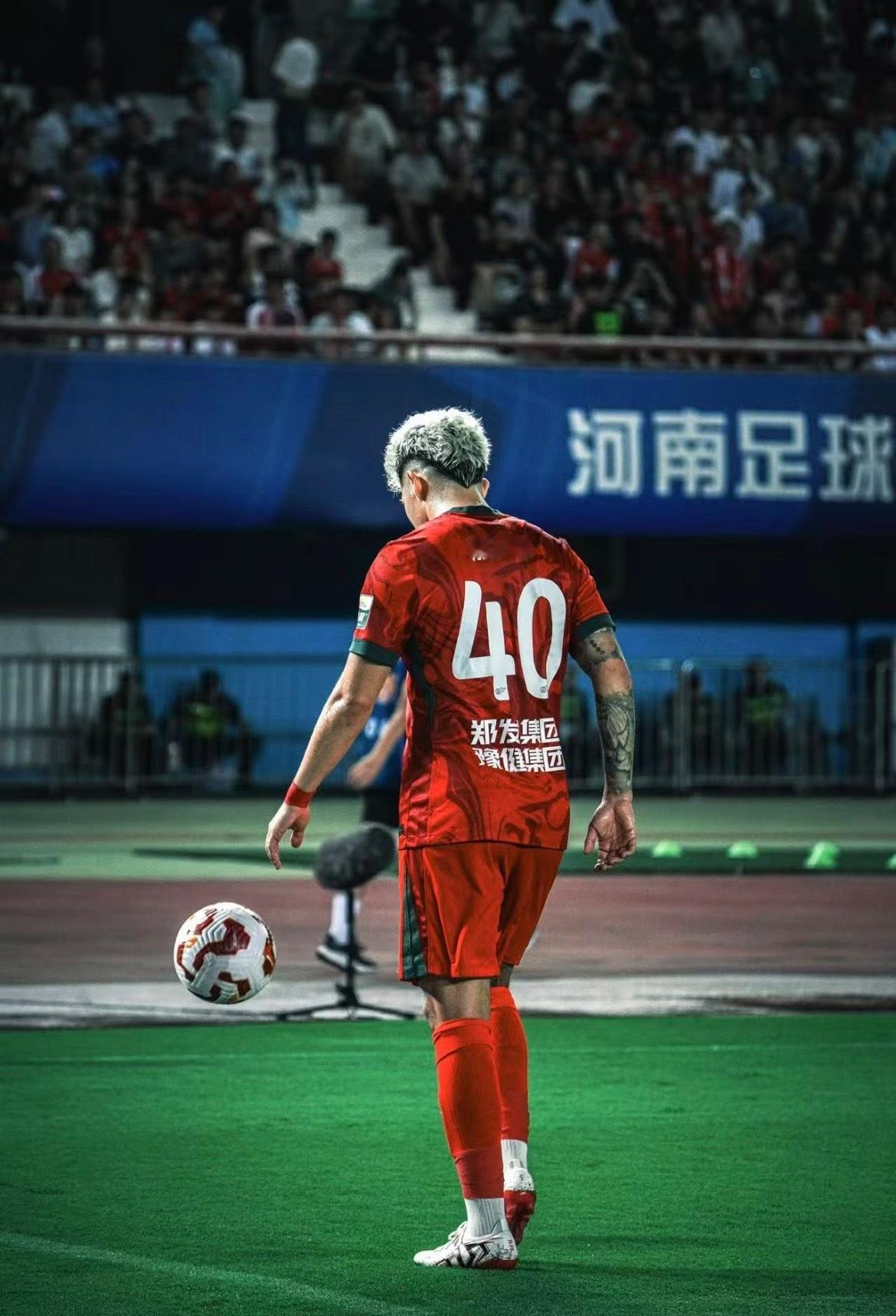 古斯塔沃/姆布拉这对哼哈二将，在场上作用还不如国内球员，没斗志没责任心，懒散消极