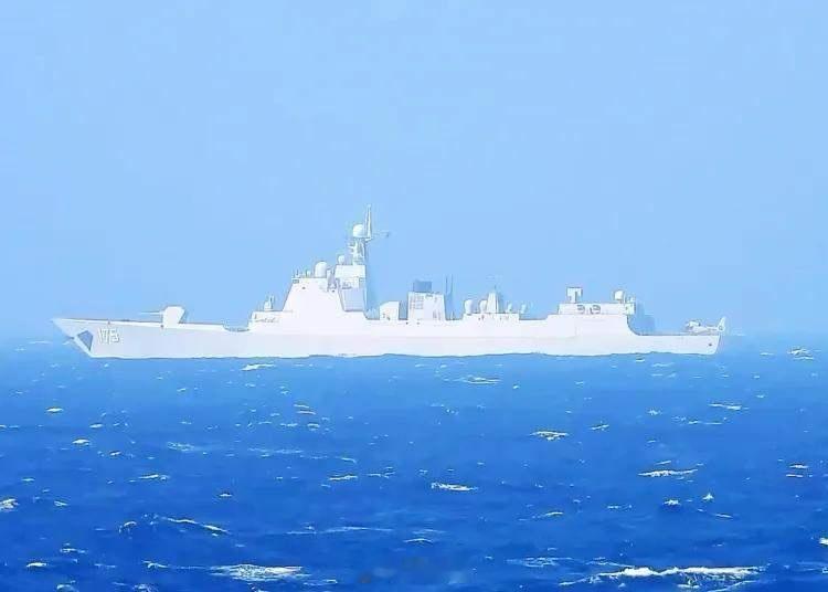 台海扬利剑寸土绝不退让2026年6月13日，台海直接上演“硬碰硬”场面，解放军