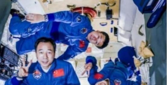 为什么大家都不提中国空间站了？因为没法提了！咱们现在跟国际空间站的差距太大了！中