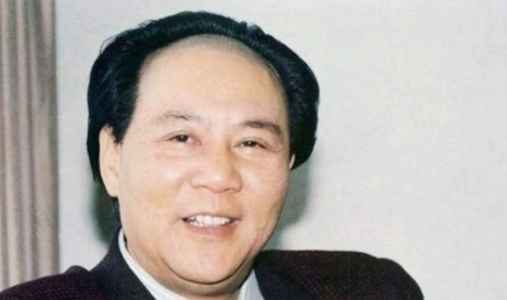 1993年，毛主席特型演员古月访美时，遭到台湾记者刁难：“你什么时候去台湾？”古