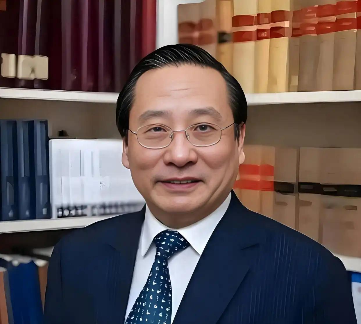 谁是阻碍中国前进的最大绊脚石？高志凯老师认为是那些已经物理脱离中国的精英们！中国