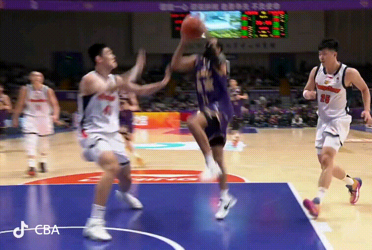 经过一场艰难的对决，广东以93比89险胜北控，在4连客中拿到3场胜利，基本完成任