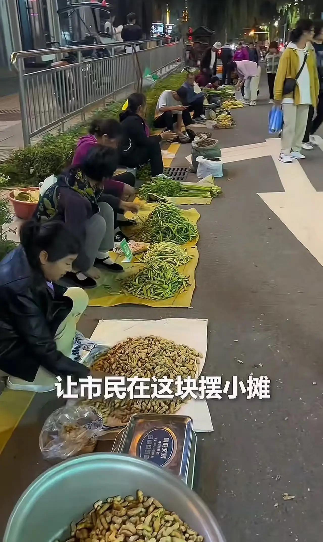 吉林长白县icon，火到人民日报！”男子去长白县旅游，看到路边有很多菜贩摆摊，突