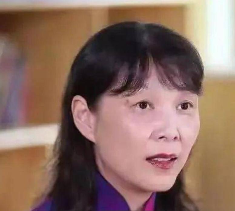 杜建英的代价太大！陪宗庆后三十年不是宗家“自家人”！杜建英的故事，不