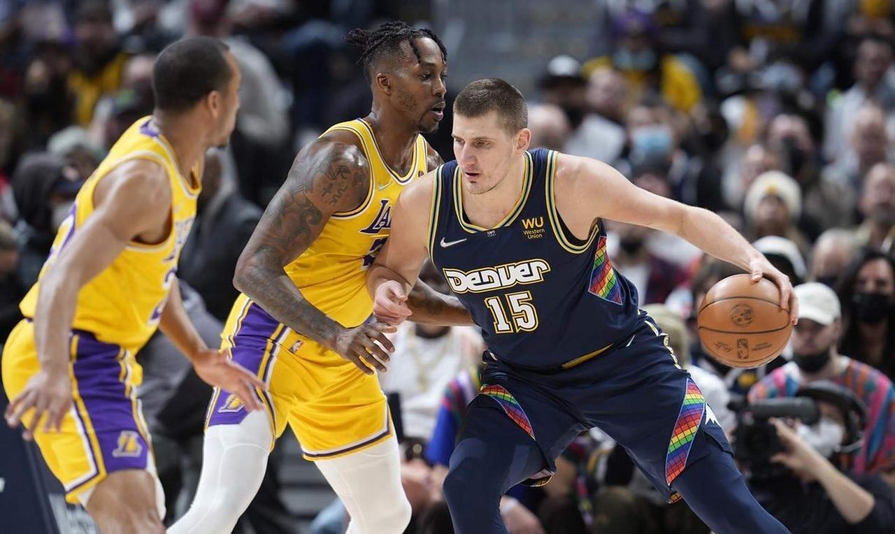 霍华德耿耿于怀啊前NBA球员霍华德在接受采访时谈到了2020年离开湖人的内幕，