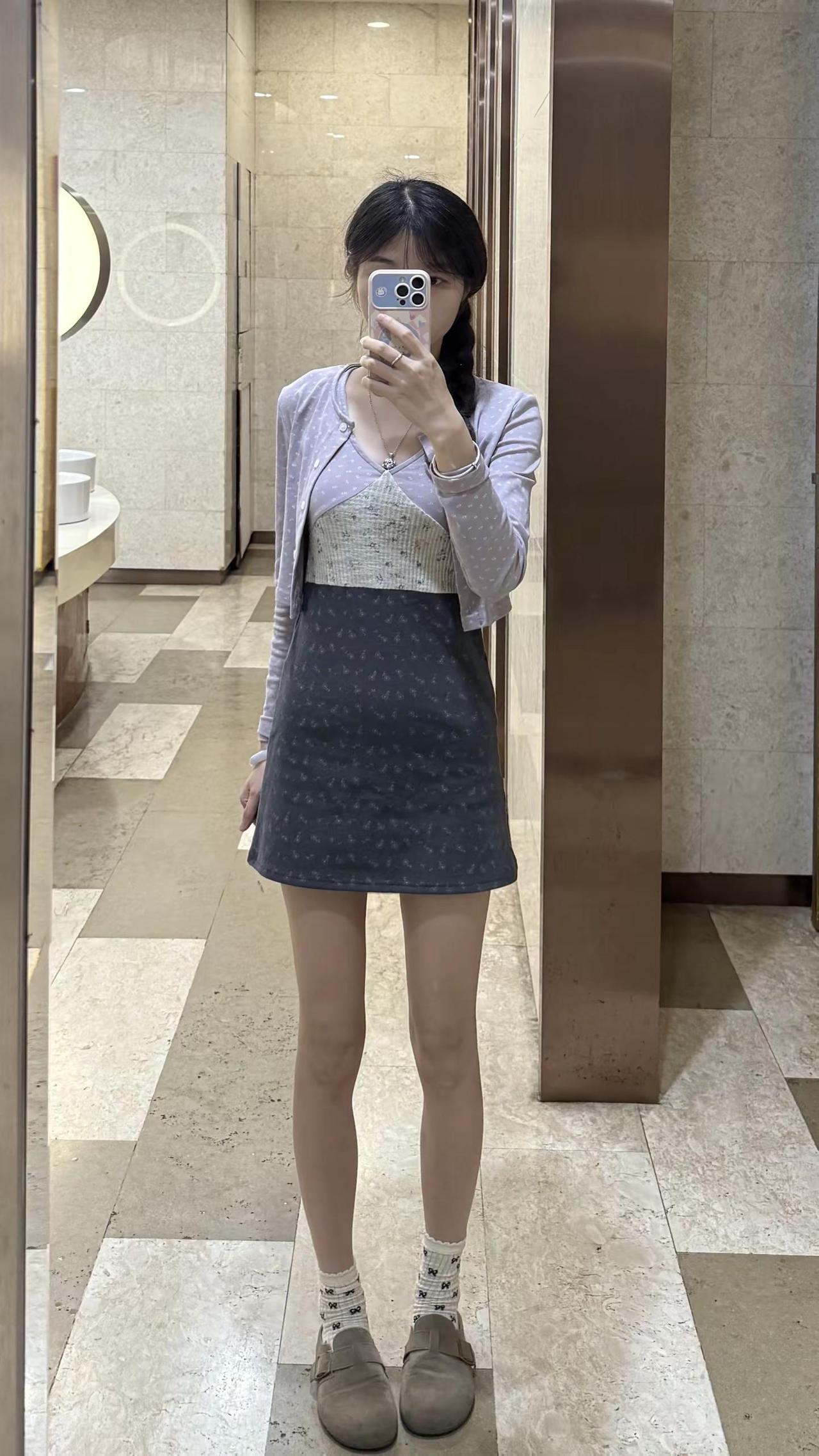 忘记换上人字拖了。