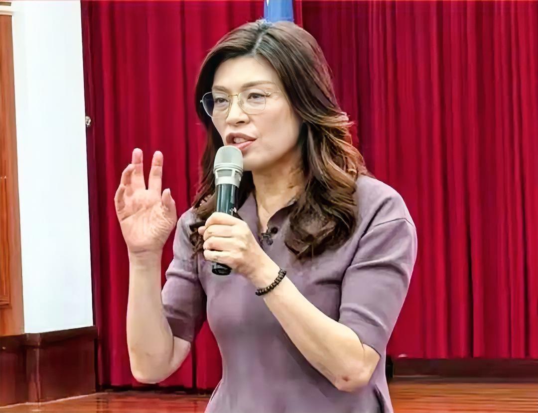 郑丽文6月29日在一场活动中再次发表不当言论，她表示，所有外国朋友最关心的就是台