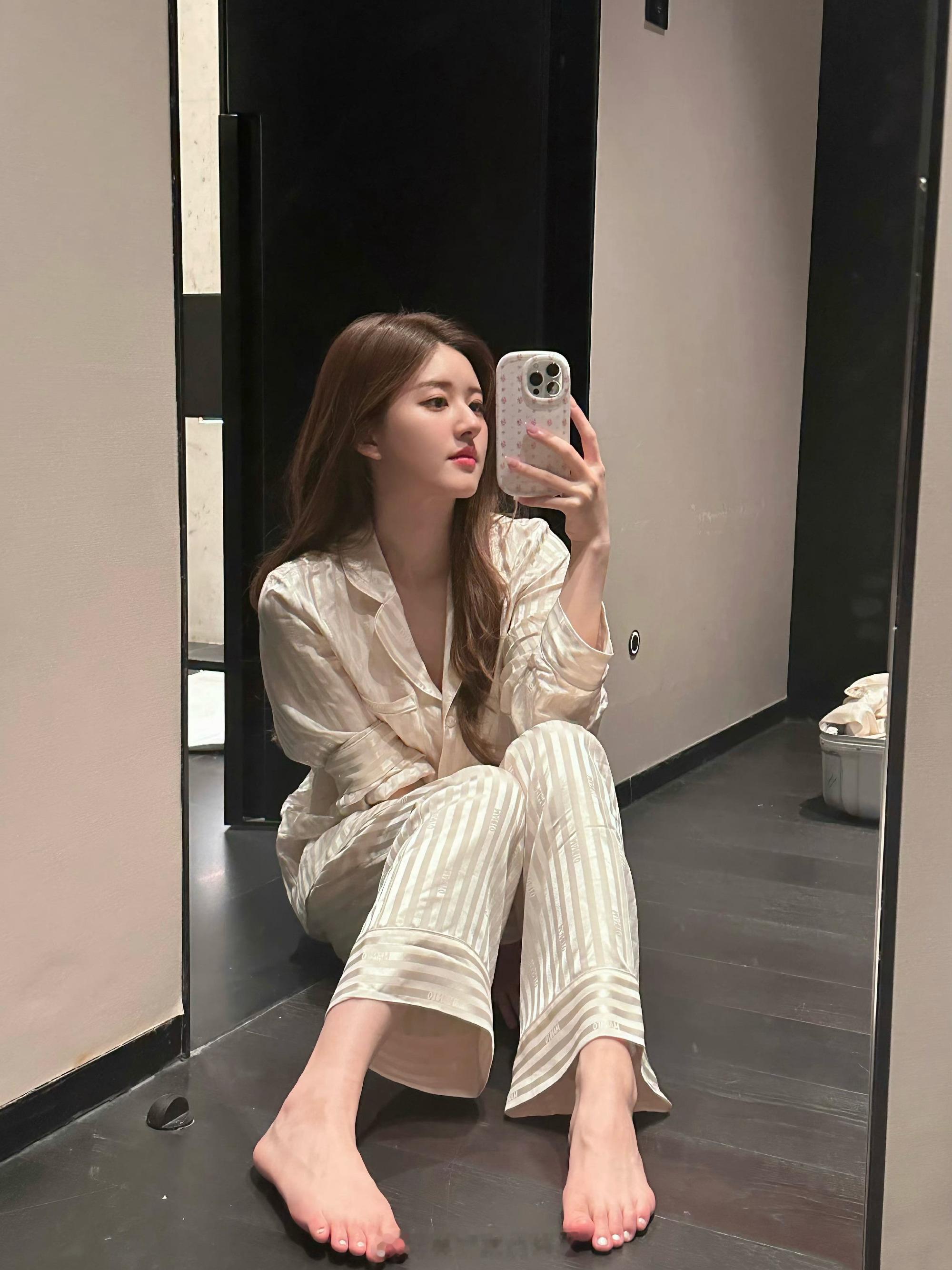 赵露思的一组甜美私服