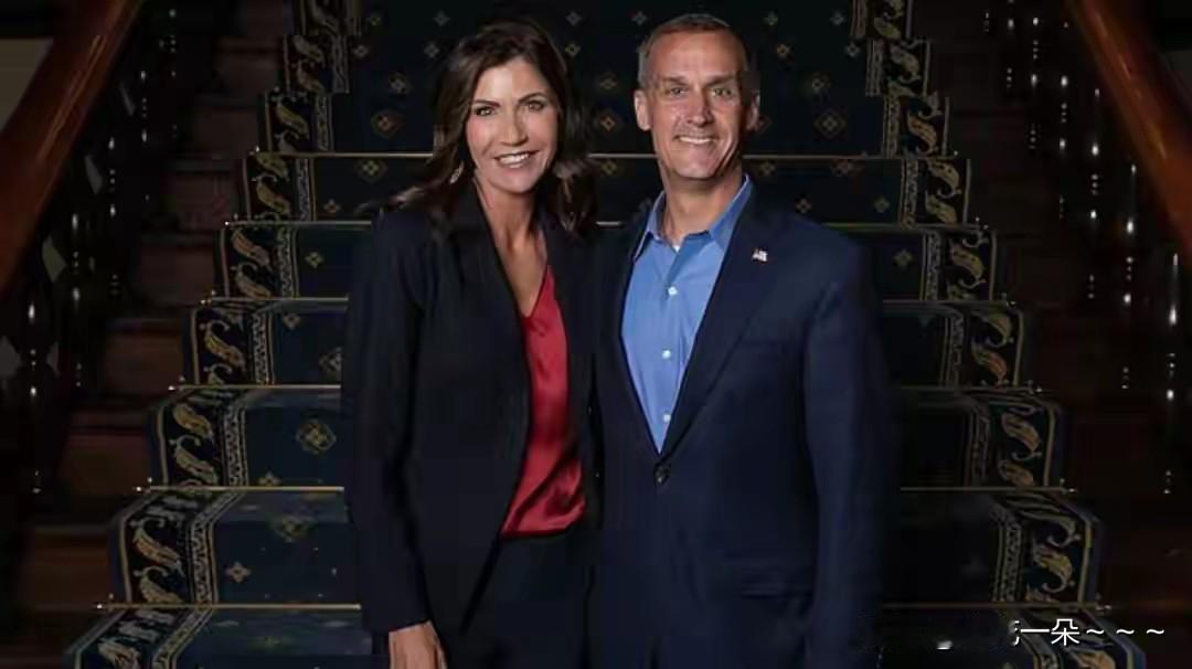 哈哈！年初一，吃个美国的“大瓜”吧？据《野兽日报》提到，54岁的美国土安全部长