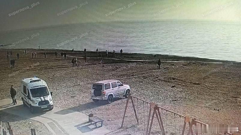 黑海，图阿普谢石油港口附近，出现了一个巨大的弹坑。有人认为这是乌军火烈鸟打的，未