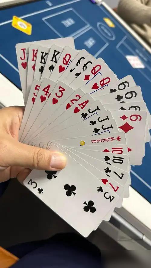 他掼蛋局故意输牌给领导，竟然就拿到了千万项目！过去德州扑克叱咤风云，现在美