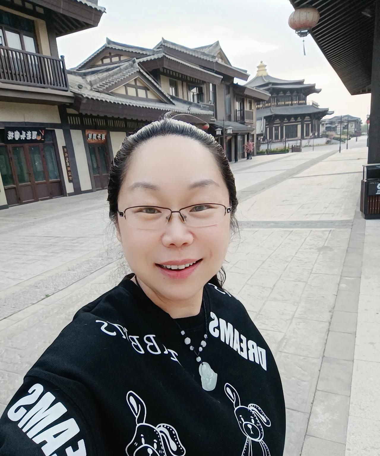 我这人有点缺心眼儿，每次和老公吵架，吵完架，过一会儿我就给忘了，然后我就去找老公
