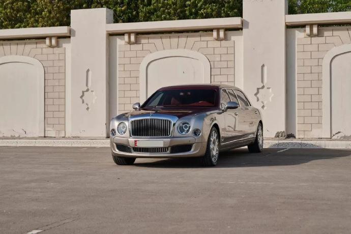 汽车宾利慕尚GrandLimousine！据称，只为阿联酋定制生产了12台！