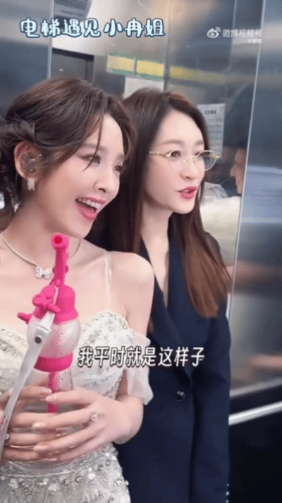 唐艺昕不怕张若昀吃醋吗唐艺昕无处安放的魅力电梯偶遇甜度超标！唐艺昕被李小冉拉