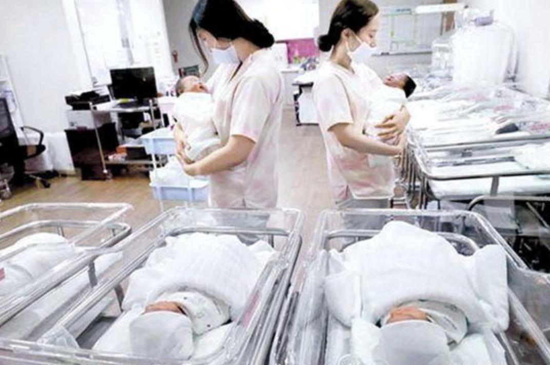 韩国生育率突然上来了，这是因为，韩国终于发现了解决单身男性结婚难题，到底症结在哪