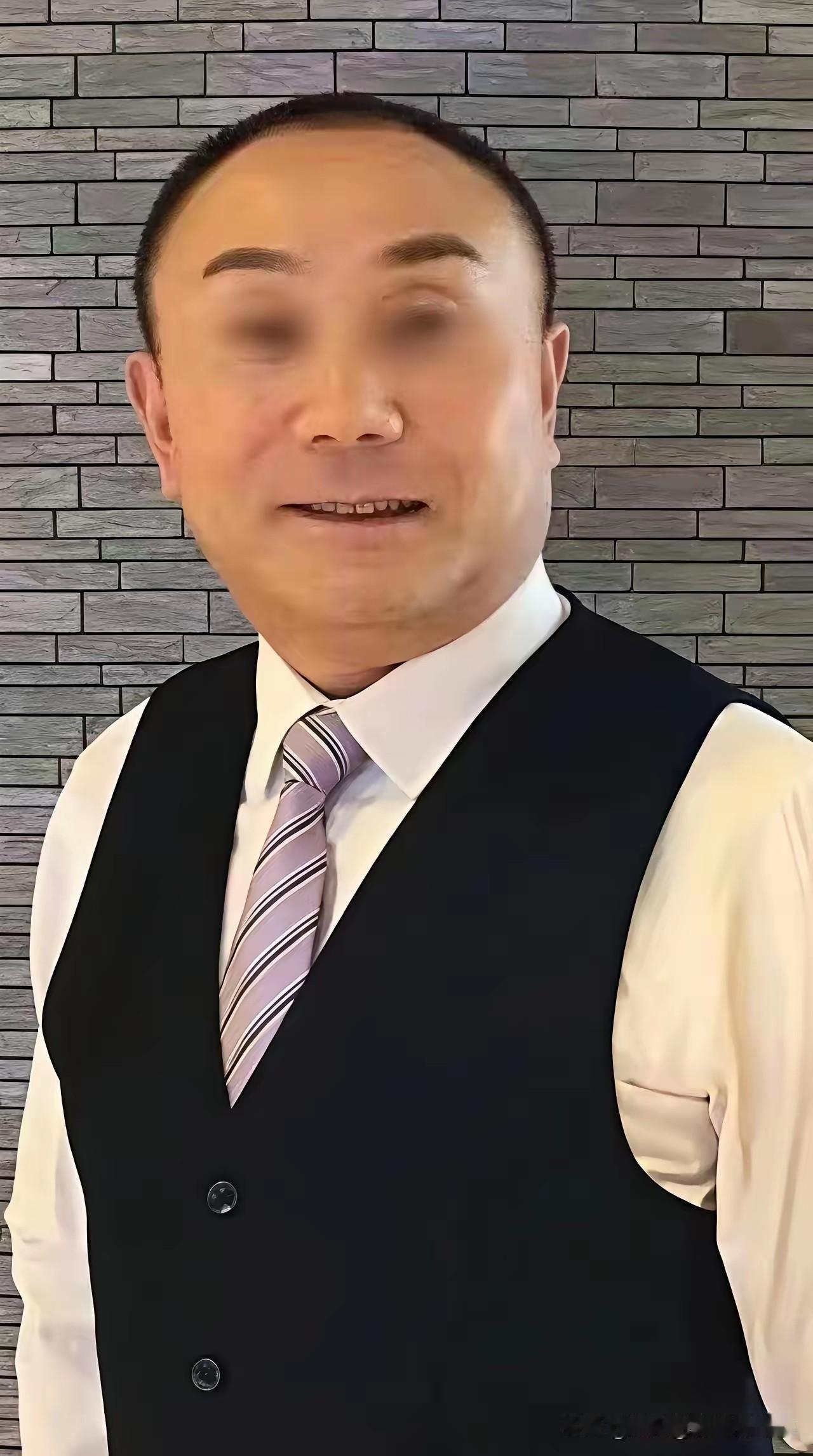 西安赛格那个开豪车的严老板，竟然连3块钱的泡馍都要蹲在路边吃？​这两天商圈传