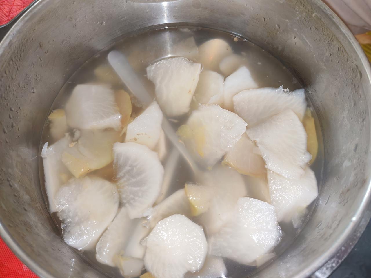 我好像找到老伴夜尿多的原因了！每天吃完早饭，我都会给三先生用三个苹果一个白萝