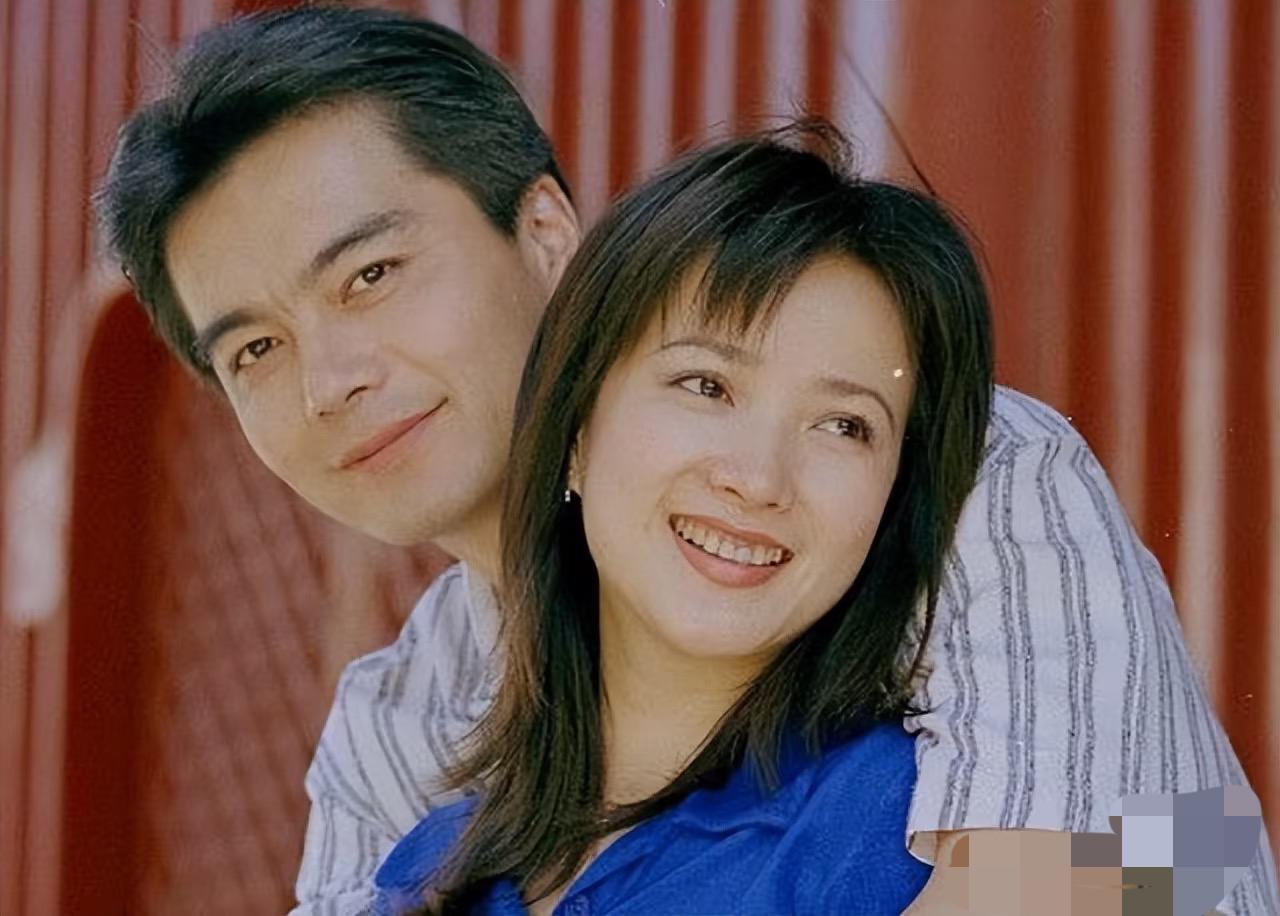 他俩离婚后，儿子一句话让全网破防！说出来你可能不信，娱乐圈最体面的离婚夫妻，当