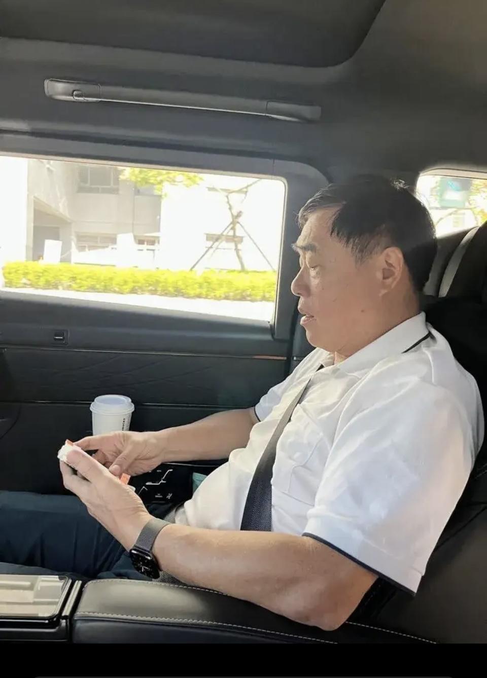 18名蓝委叫停辩论会！郝龙斌直奔花莲这步棋走对了18个国民党立委深夜联名喊停
