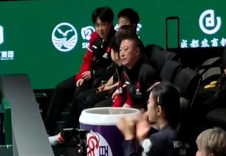 成都混团赛场美丽的风景线！莎莎楚钦一起上下训、一起练球、一起抽签、一起打比赛……