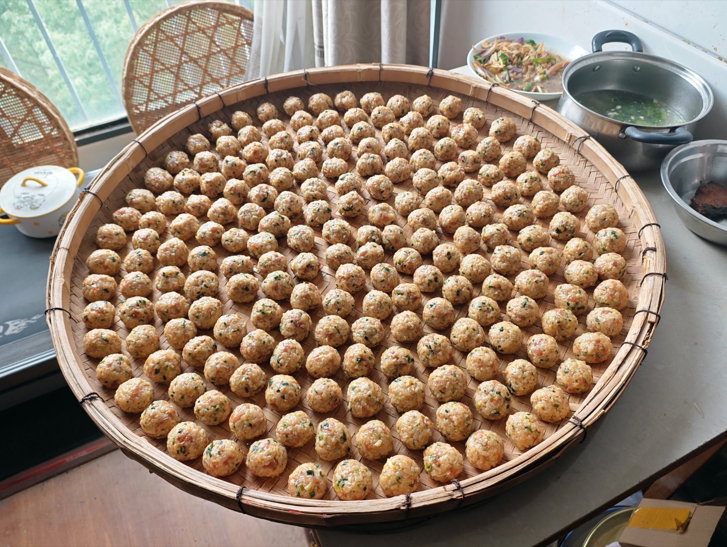 我的群里有几位比亚迪铁粉二代刀片电池和闪充发布的时候，果不其然跑来挑衅我。这么多