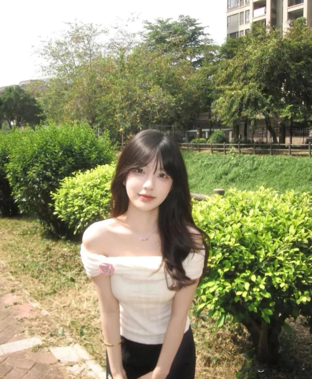 阳光下，笑容比冰淇淋更治愈！每个小确幸都值得记录，生活因你的可爱而