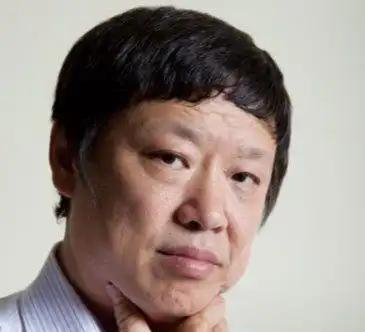 “中国是全世界优雅人士的笑料！假如我不是中国人，我会看中国的热闹，它又大又穷又折