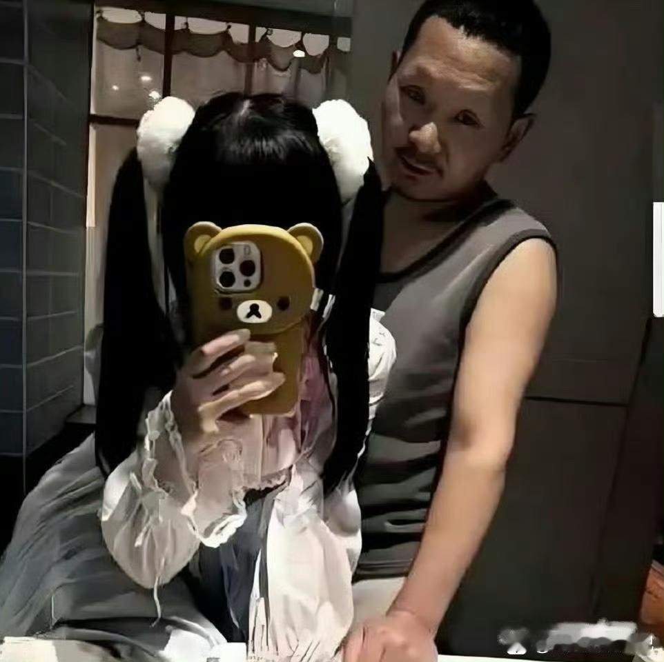 看第一张还以为白菜被猪拱了，看完第二张就不这么觉得了​​​