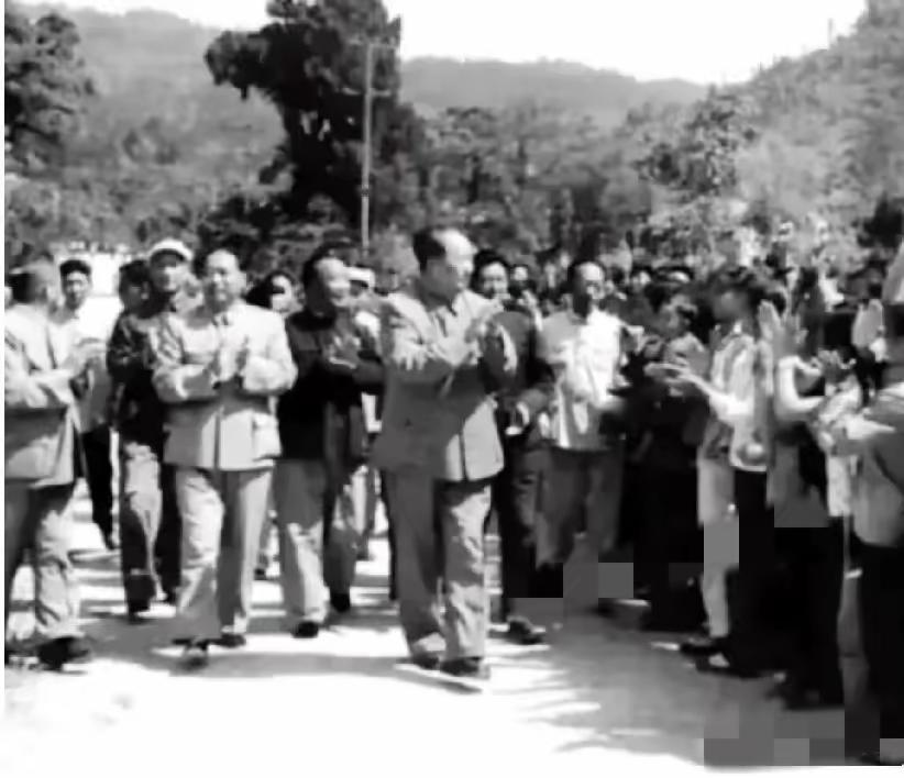 说毛主席“为人民谋幸福”，可不是嘴上说说而已，那是实打实的一辈子承诺。他把老百