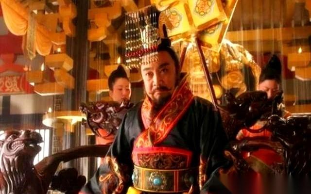 翻开五代十国的史书，后梁开国皇帝朱温的死法，绝对算得上最荒唐的一笔。老子打着“侍