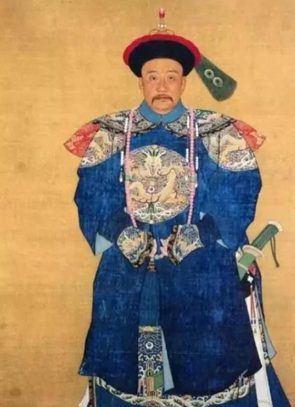 傅恒死得蹊跷，乾隆亲手把他送进缅甸，临走赏了龙补服，嘴上喊着“忠勇”，心里未必不