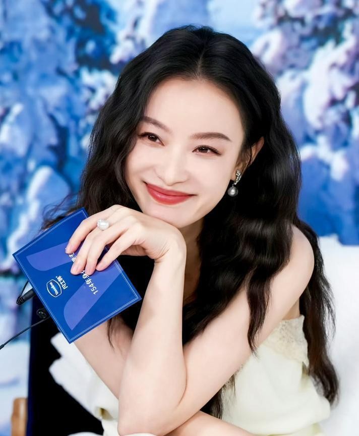 38岁还不结婚，倪妮不是没人要。和冯绍峰同居三年，她上门讨好未来婆婆，对方却私下跟儿子说她“主见太强