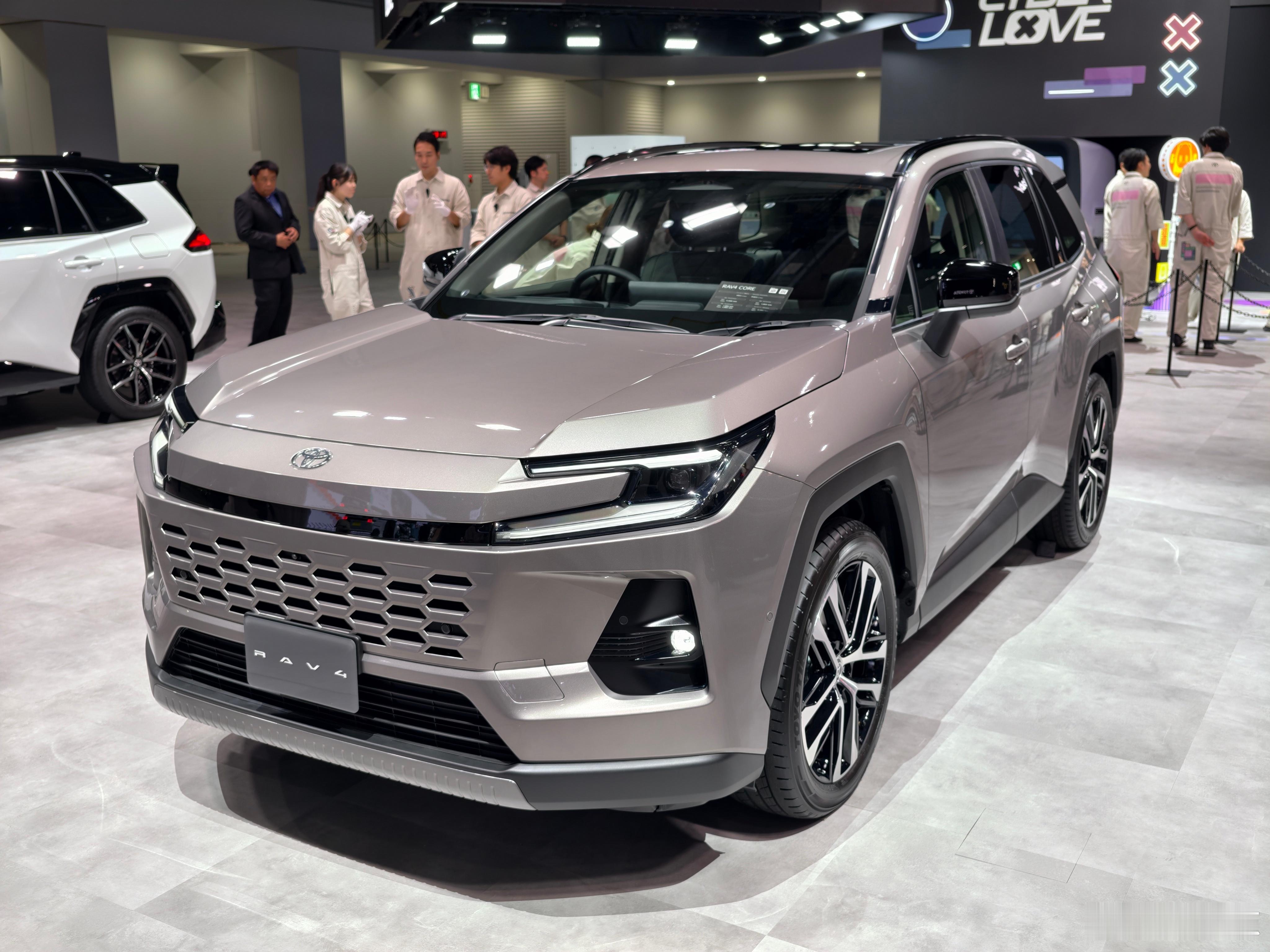 今晚发布会信息量很大，但主角其实只有一个：第六代RAV4荣放正式换代了。为什么它