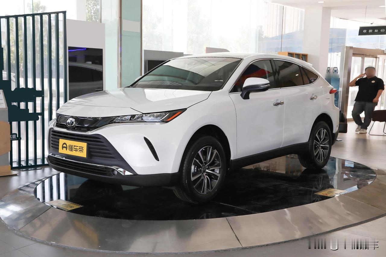 真想给丰田凌放打抱不平，它本来是丰田最美suv。但是自从上市以来就似乎不太受待见