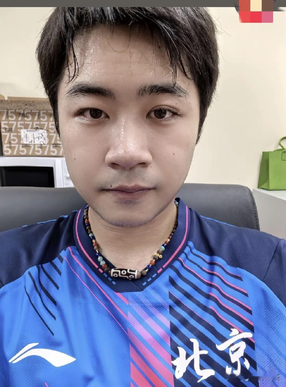 曹巍又回到北京队了。看到曹巍更新了动态：“训练，最近这段时间就是训练”，看练的