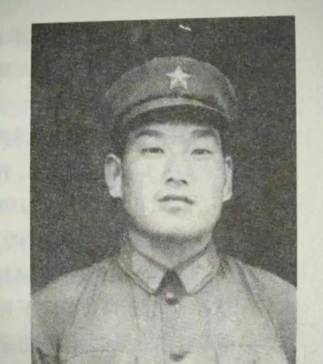 2013年，原工兵一团政治处的宣传干事韩维民，去麻栗坡烈士陵园给战友王悦发扫墓，