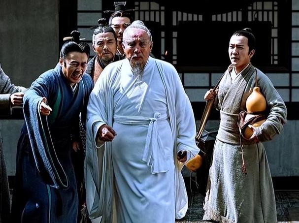 郭子仪交还兵权，回家后大宴宾客，酒后却拉着儿子说：从明天起，你要败光家产，做一个