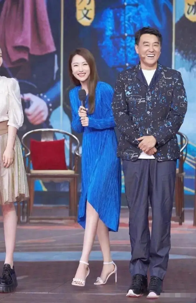 白冰身高165cm，笑起来超美