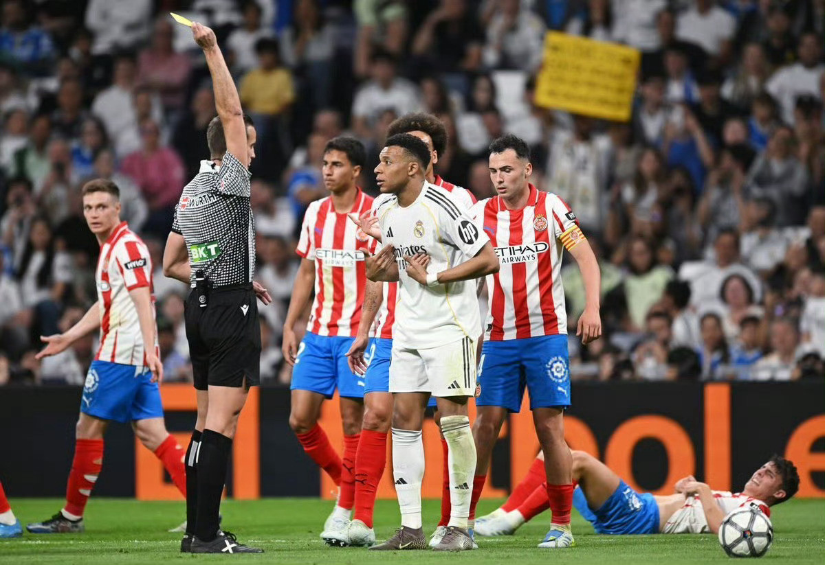 五大联赛争冠分析：英超悬念再起，拜仁巴萨稳占先机北京时间4月12日，五大联赛周末