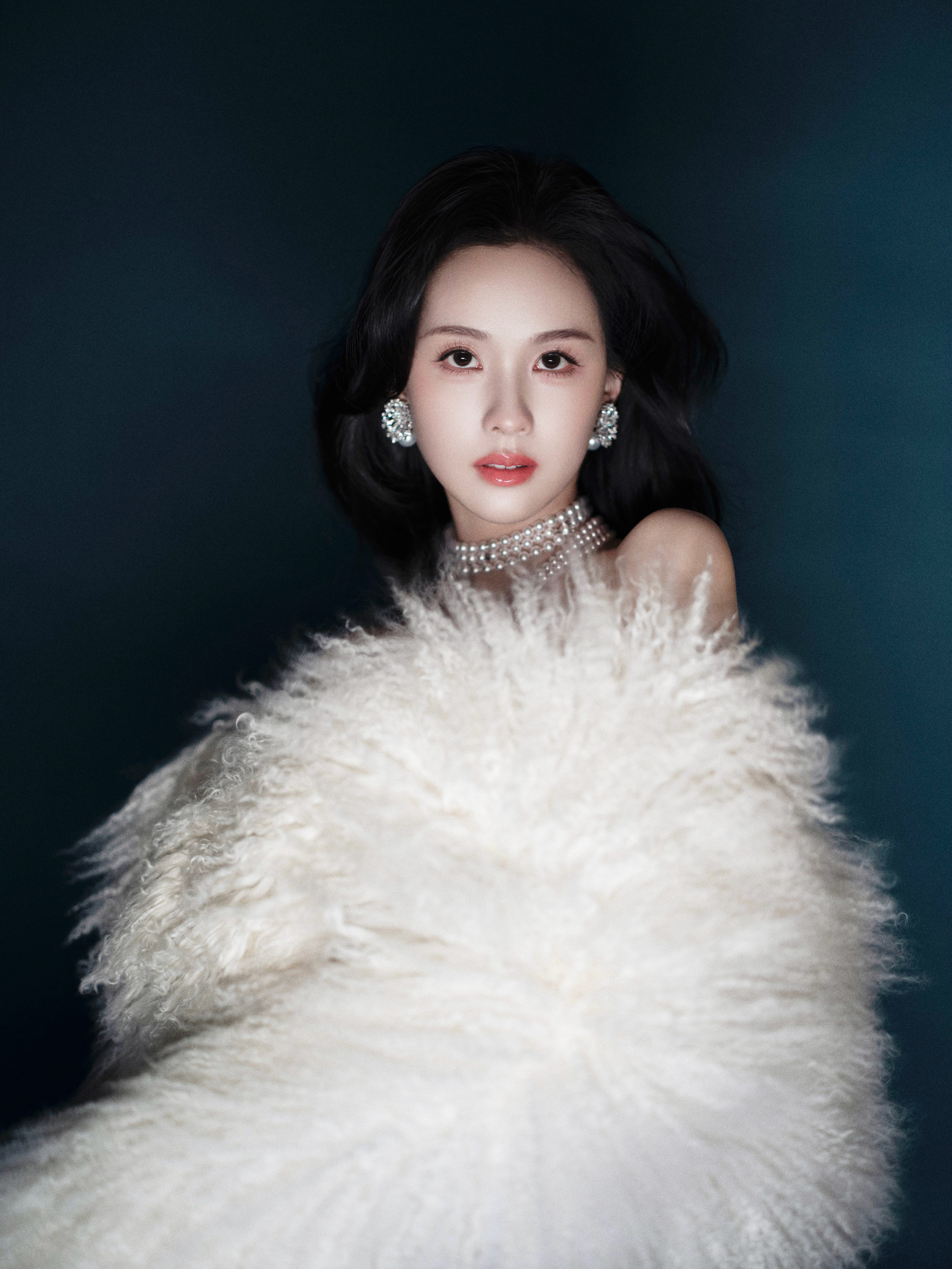 张婧仪唯一关注是陈都灵嘟嘟婧仪友谊长存，虽然不知道她们两位是怎么认识的欢迎大家