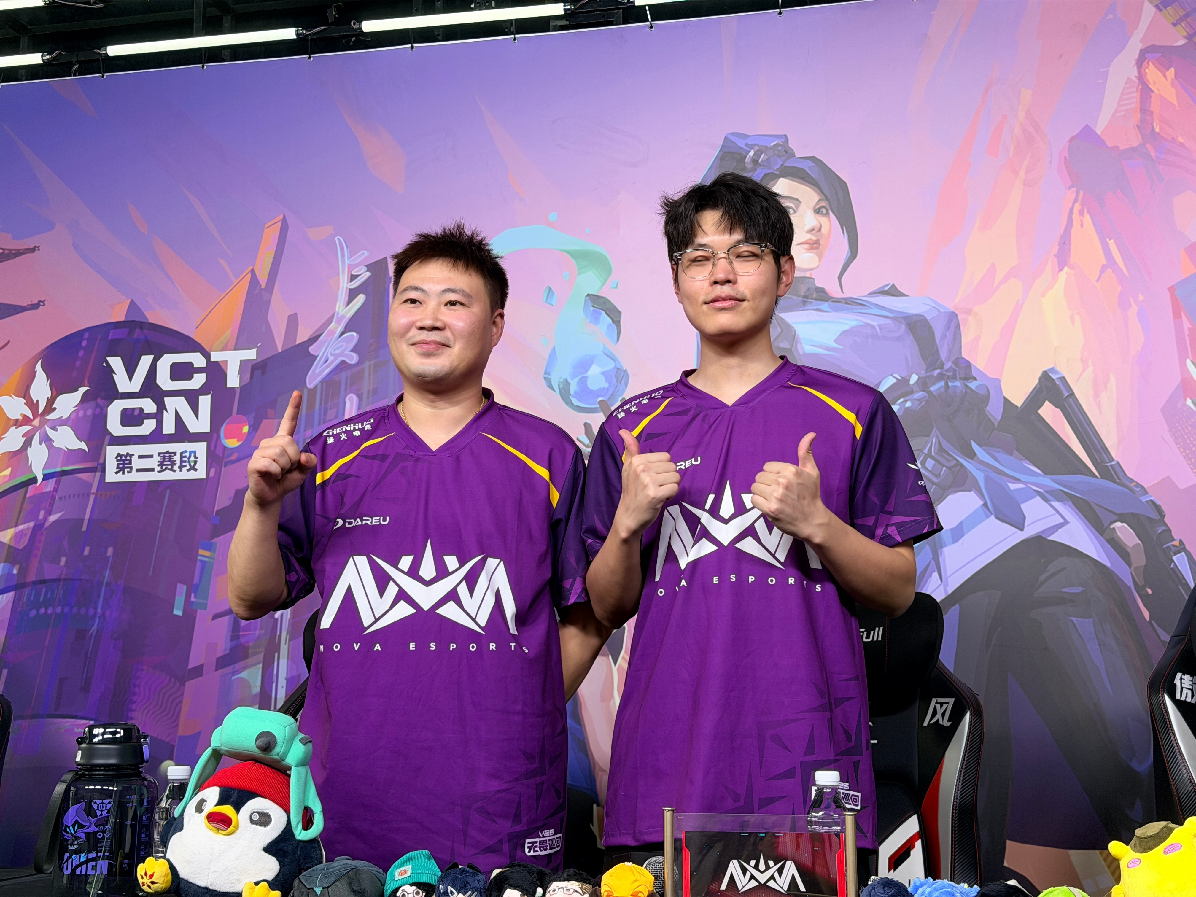NOVA无畏契约和教练的赛后群访合照来啦2026vctcn第二赛段NOVA新赛