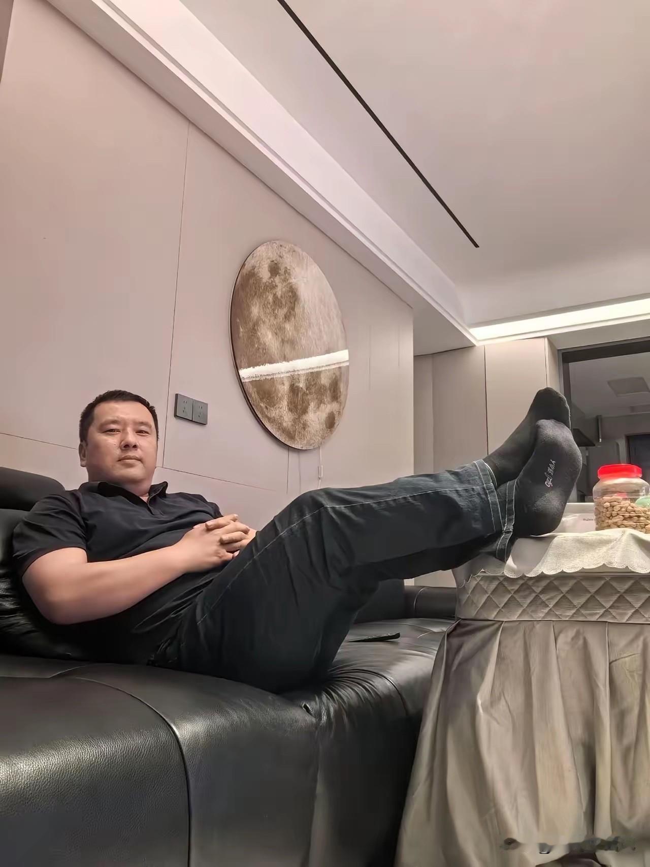挺帅气的哥哥，看面相也是很善良的人。