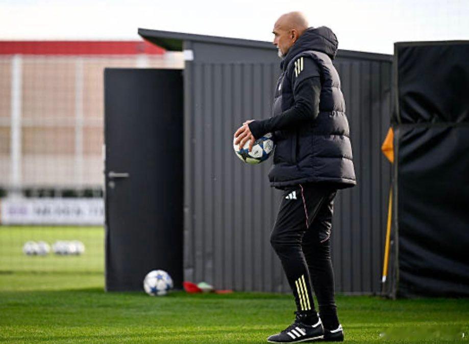 在昨天的训练中、斯帕莱蒂已经拥有了洛卡特利、坎比亚索、小孔塞桑、小小图拉姆、科斯