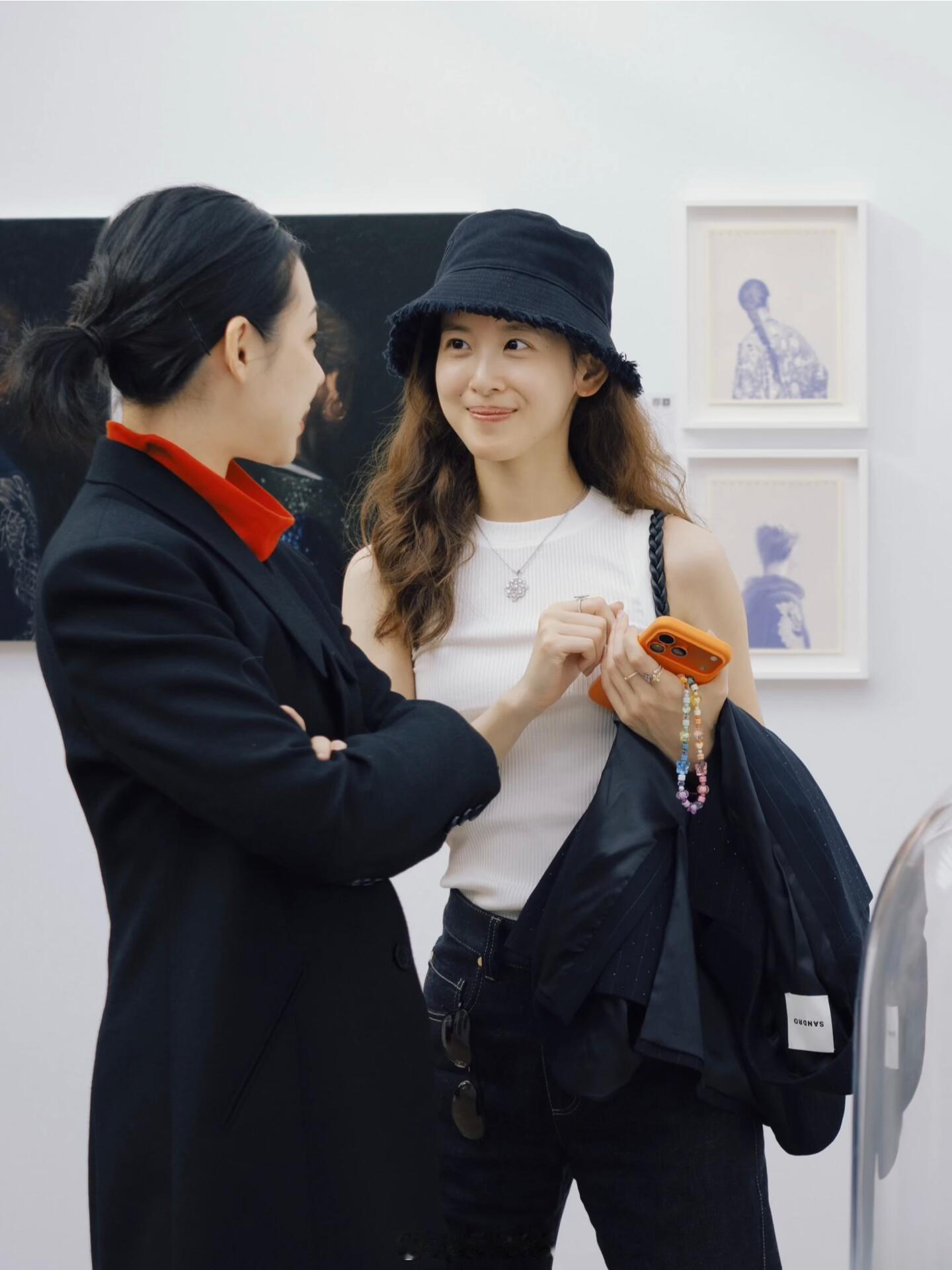 章泽天参观巴黎展览​​​