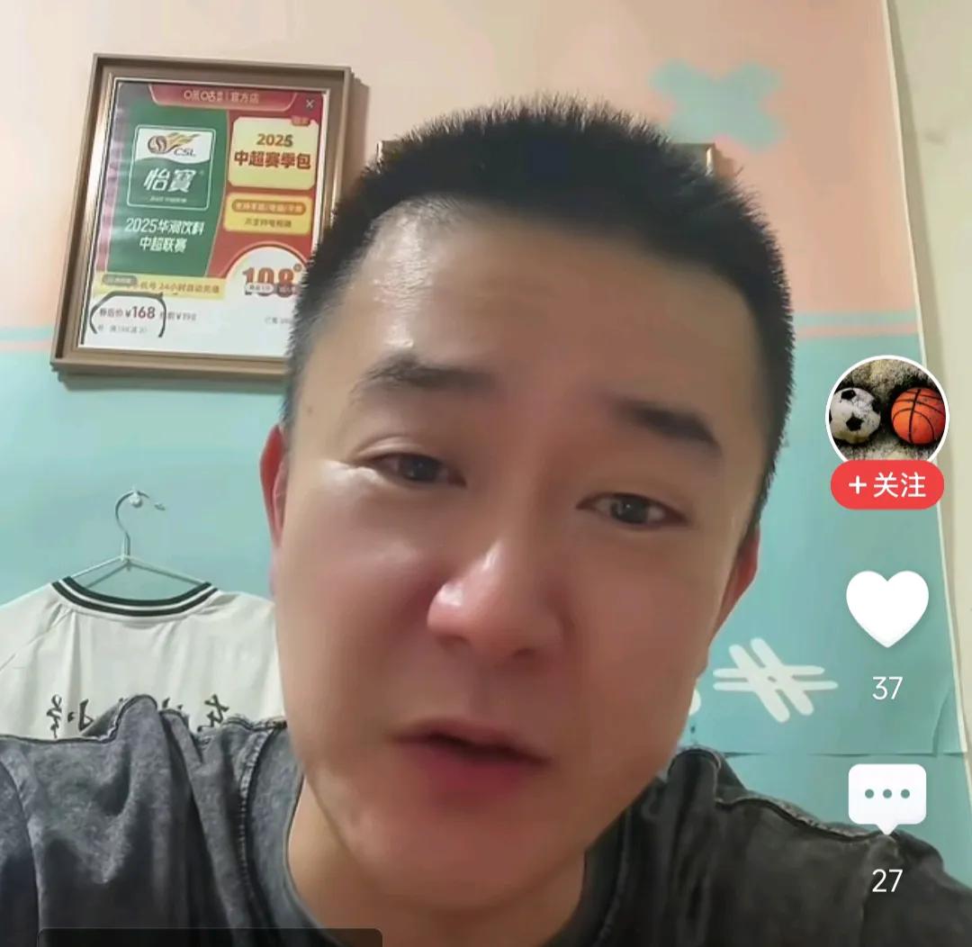 媒体人左海涛批评了U17国足跟队记者马德兴。左海涛在直播时表示，U17国足小将